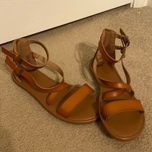 Sandals size 5 but fit like a 5.5 or 6